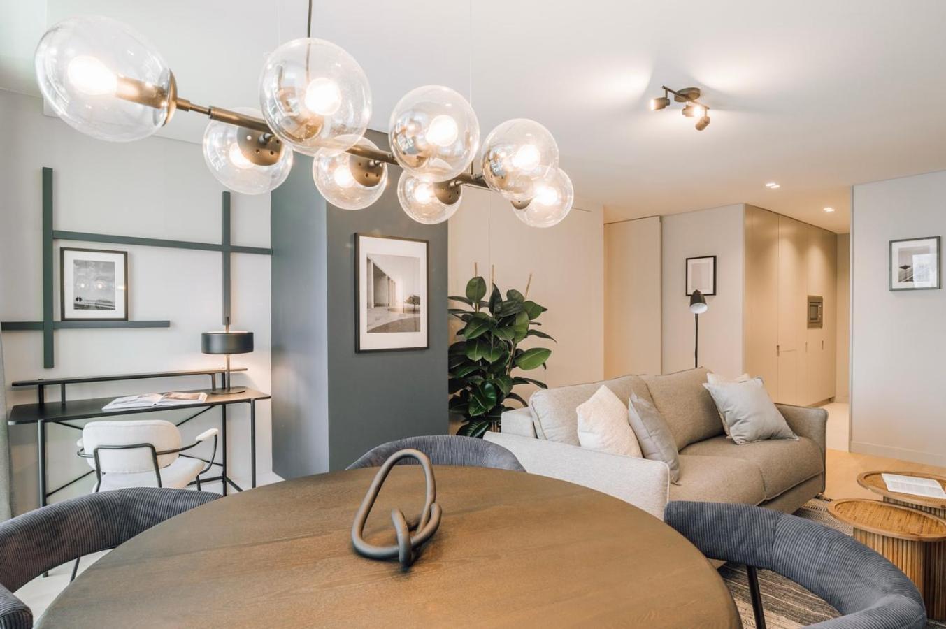 Apartment Adraga - 1 Bedroom And Shared Pool In Avenidas Novas