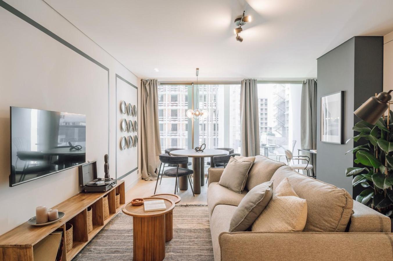 Apartment Adraga - 1 Bedroom And Shared Pool In Avenidas Novas